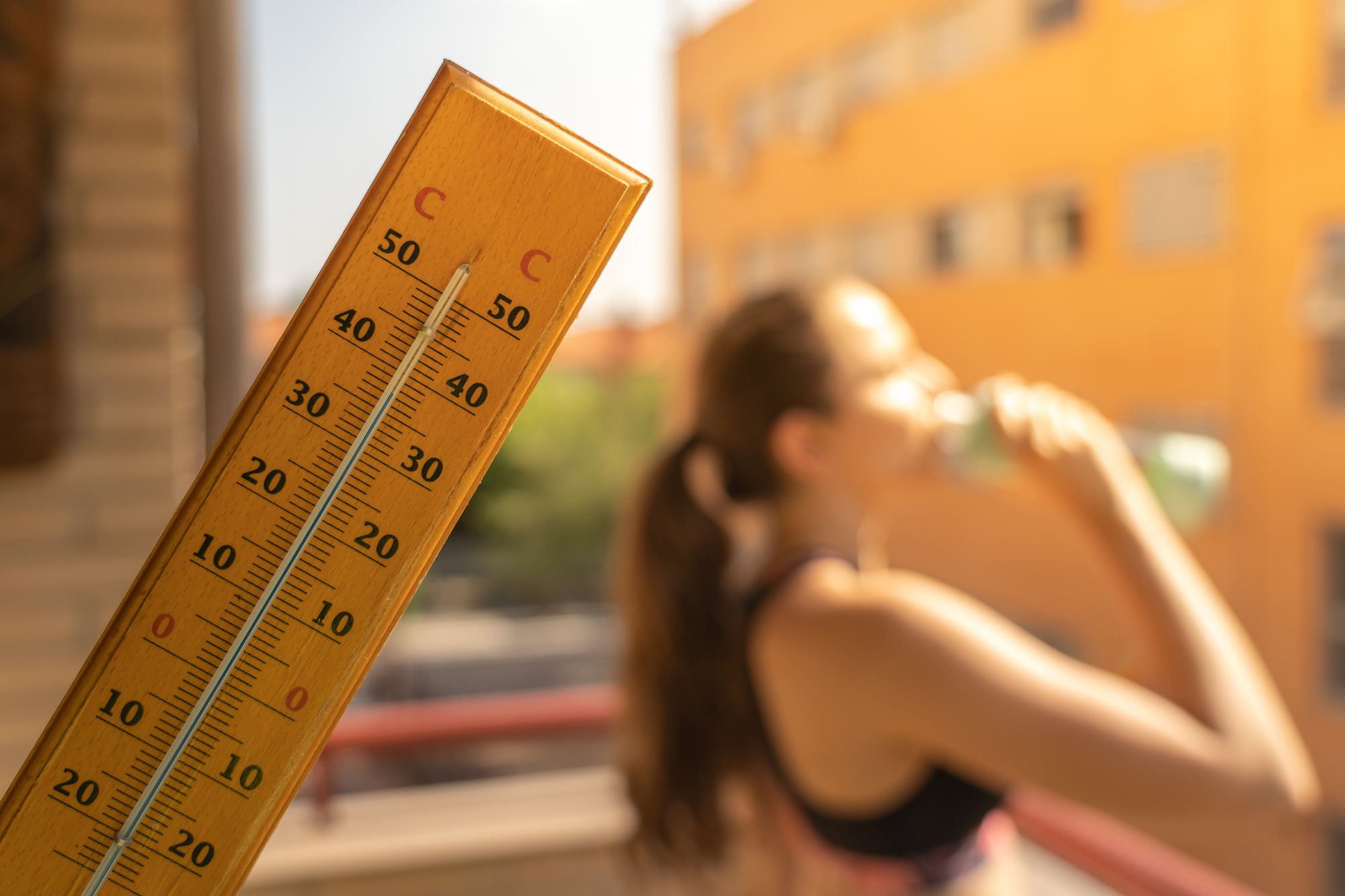 Sıcak Havalarda Hidrasyonun Önemi: Vücudunuzu Serin Tutmanın Anahtarı